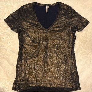 Banana Republic tshirt.